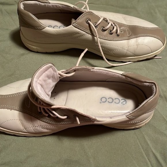 Ecco Leather Walking Shoe in Cream and Tan - Picture 5 of 12